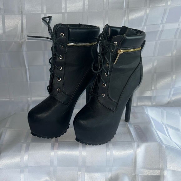 Heel Booties - Picture 1 of 6